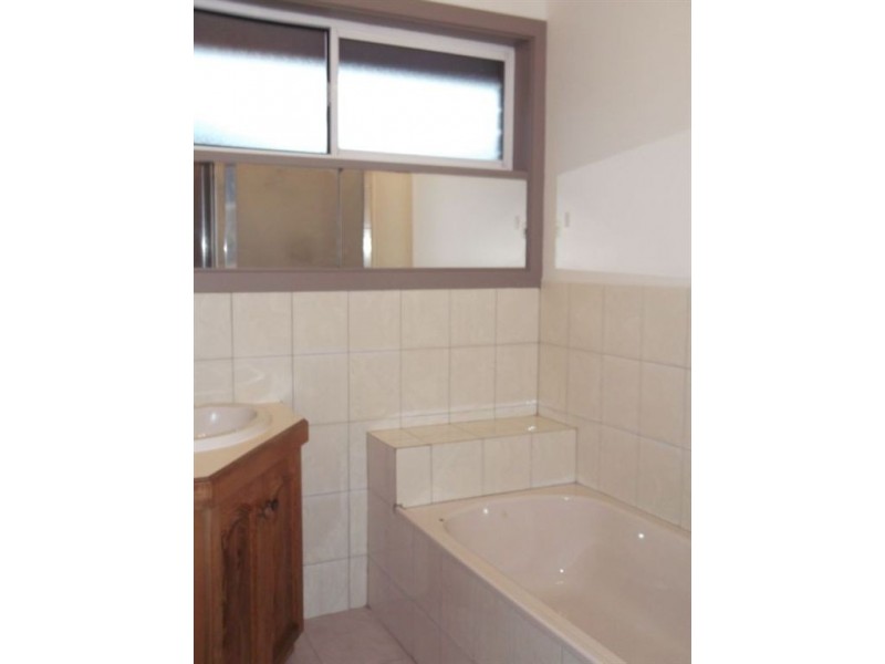 2/7 Cambala Avenue, Lalor VIC 3075