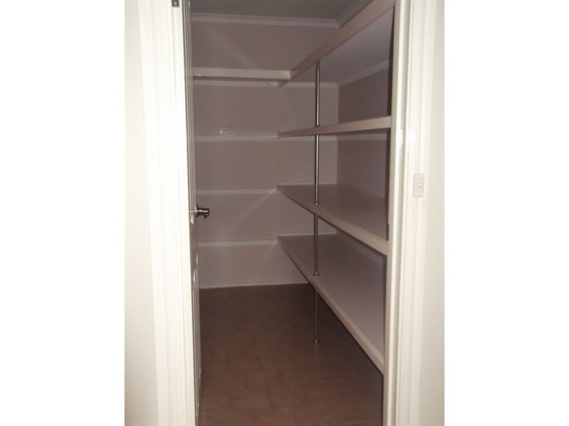 4 Chantal Close, Thomastown VIC 3074