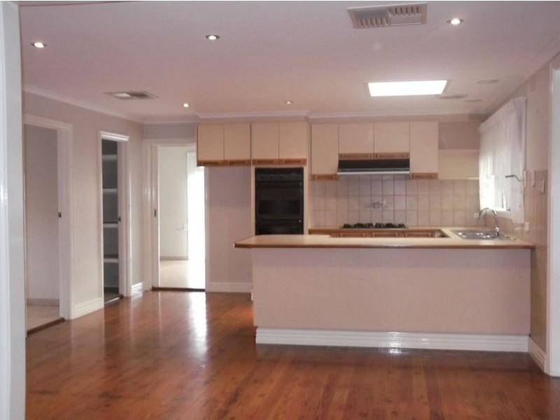 4 Chantal Close, Thomastown VIC 3074