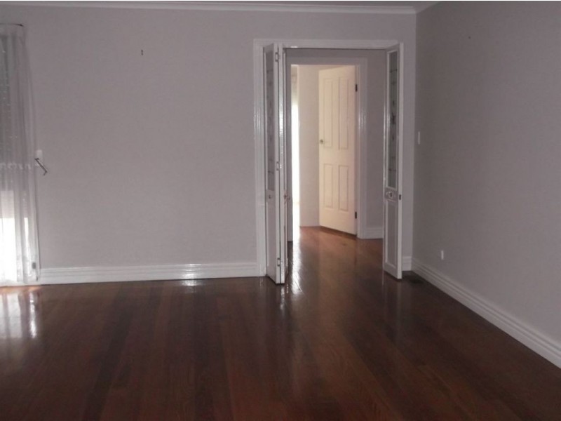 4 Chantal Close, Thomastown VIC 3074