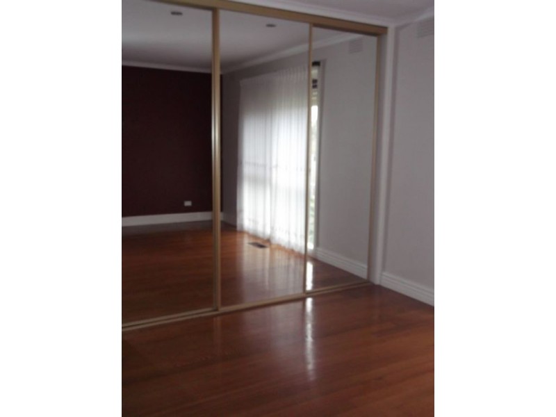 4 Chantal Close, Thomastown VIC 3074