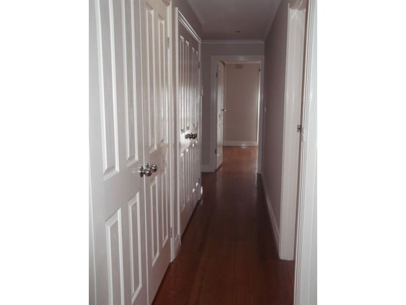 4 Chantal Close, Thomastown VIC 3074