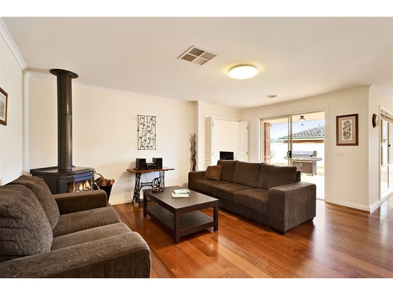 4 Curlew Drive, Whittlesea VIC 3757