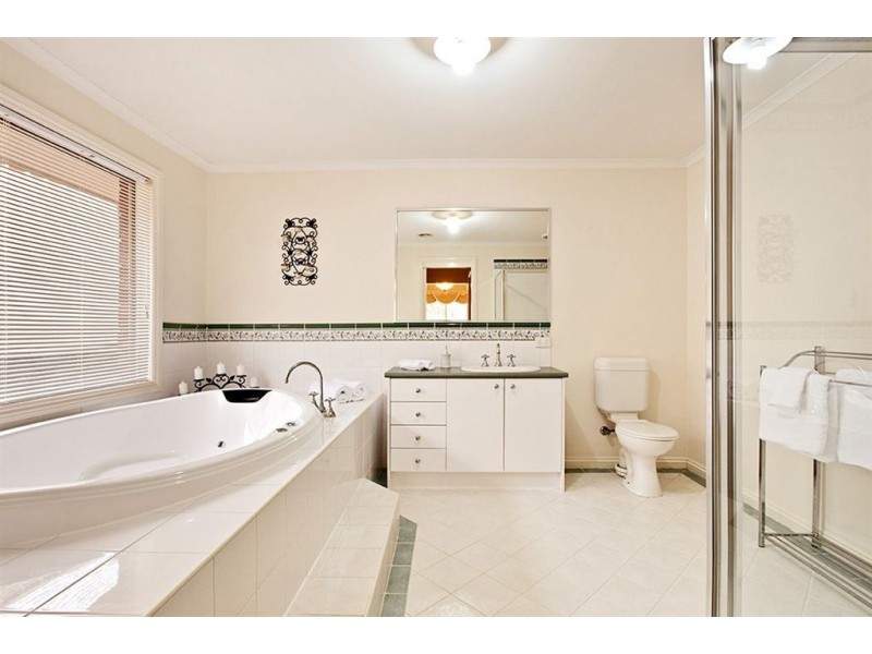 4 Curlew Drive, Whittlesea VIC 3757