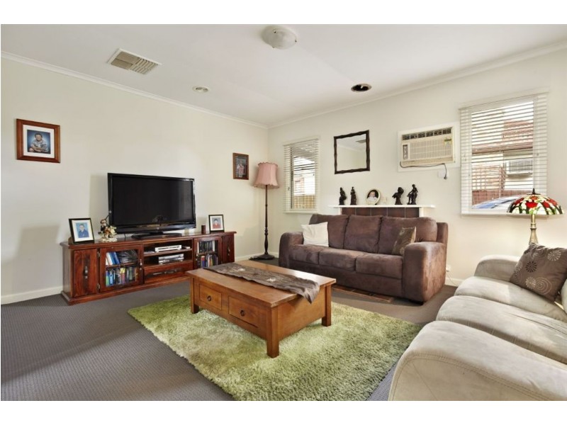 76 Mount View Rd, Thomastown VIC 3074