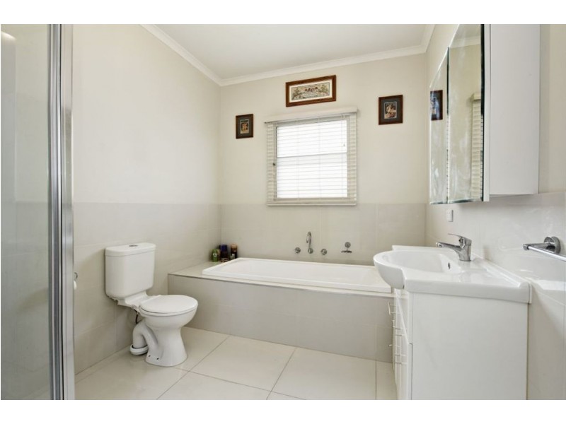 76 Mount View Rd, Thomastown VIC 3074