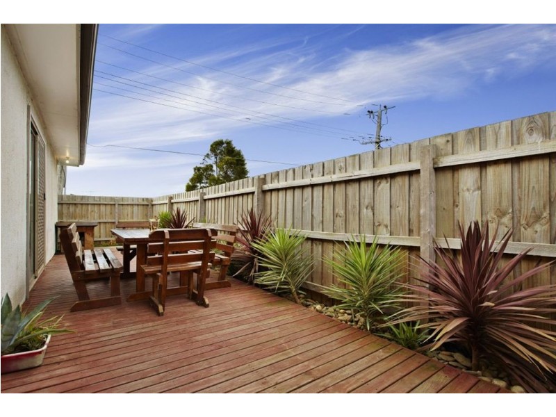 76 Mount View Rd, Thomastown VIC 3074