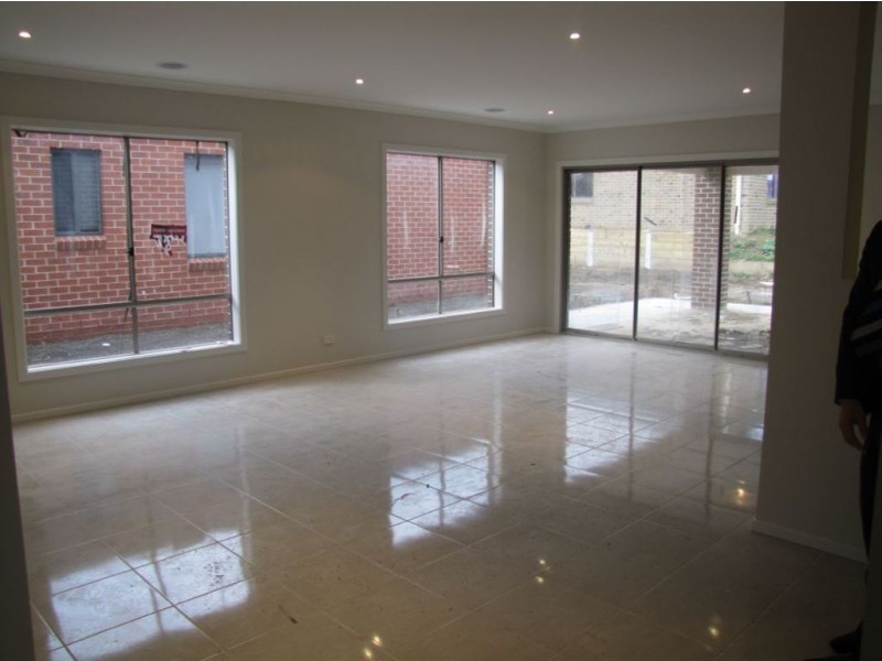 8 Comet Avenue, Doreen VIC 3754