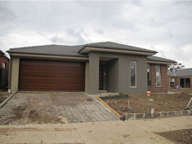 8 Comet Avenue, Doreen VIC 3754