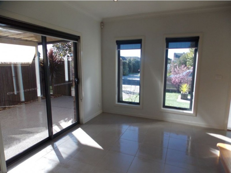 1/3 Epstein Street, Reservoir VIC 3073