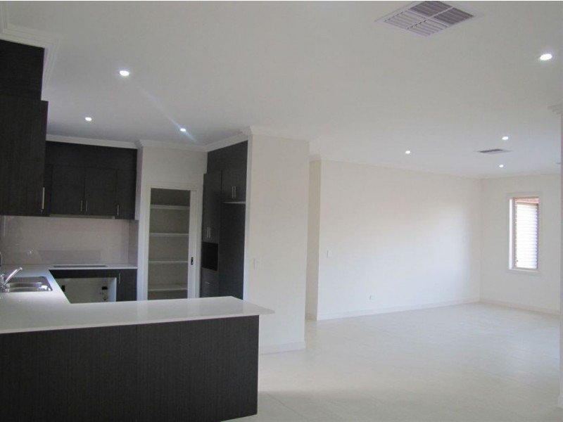 7 Herlitz Drive, Epping VIC 3076