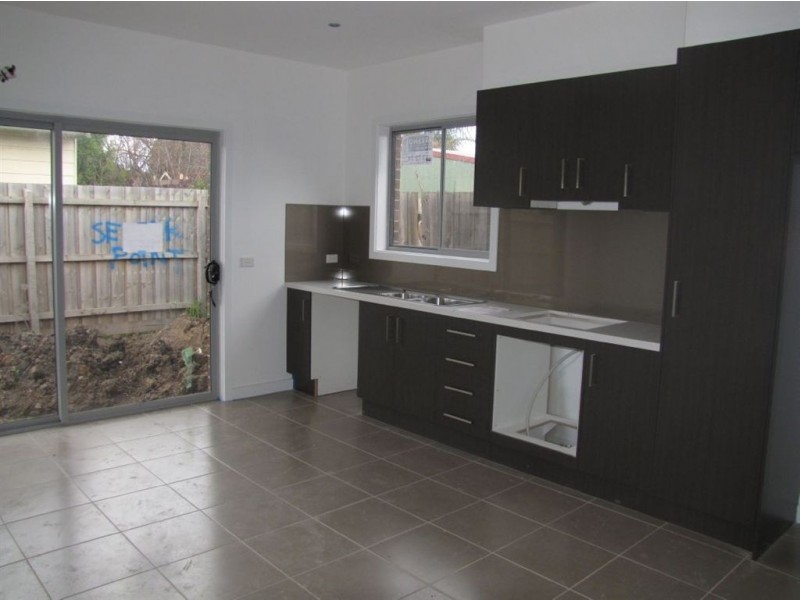 4/16 Aberdeen Street, Reservoir VIC 3073