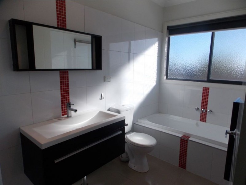 1/3 Epstein Street, Reservoir VIC 3073