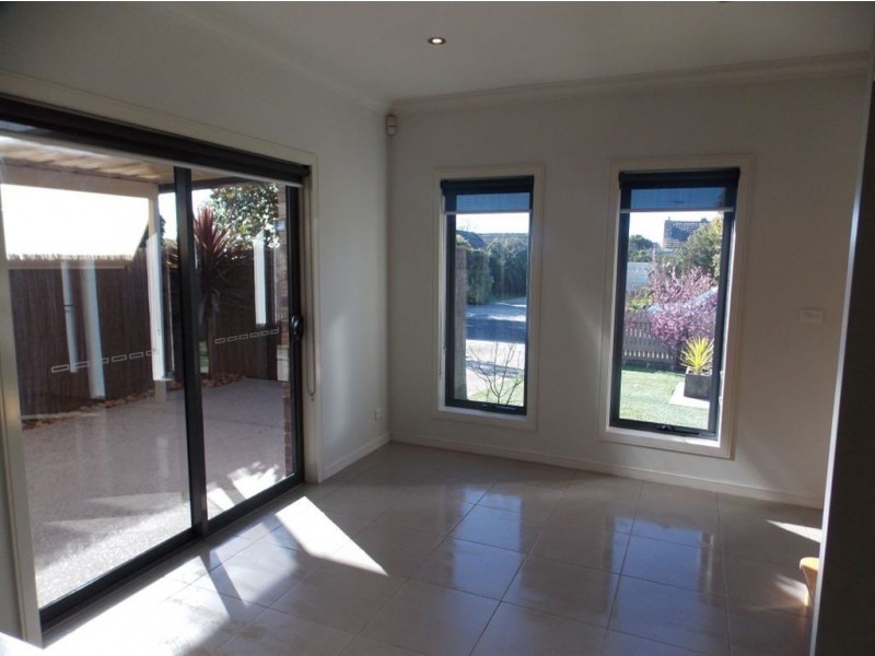 1/3 Epstein Street, Reservoir VIC 3073