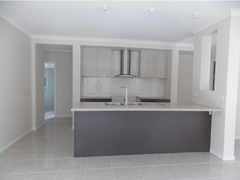 8 Comet Avenue, Doreen VIC 3754