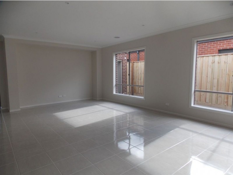 8 Comet Avenue, Doreen VIC 3754