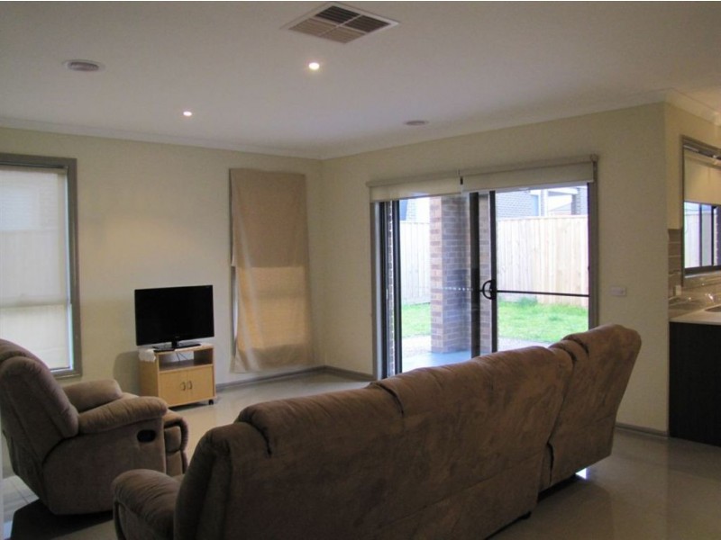 8 Wuchatsch Avenue, Epping VIC 3076