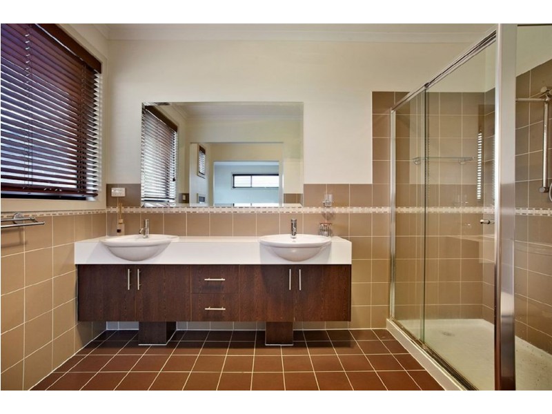 31 Knoll walk, Epping VIC 3076