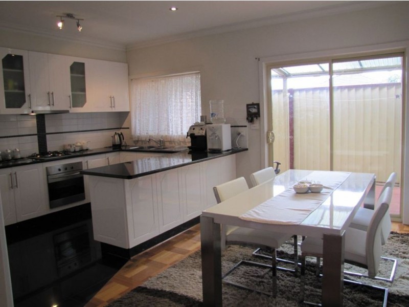 2/133 The Boulevard, Thomastown VIC 3074