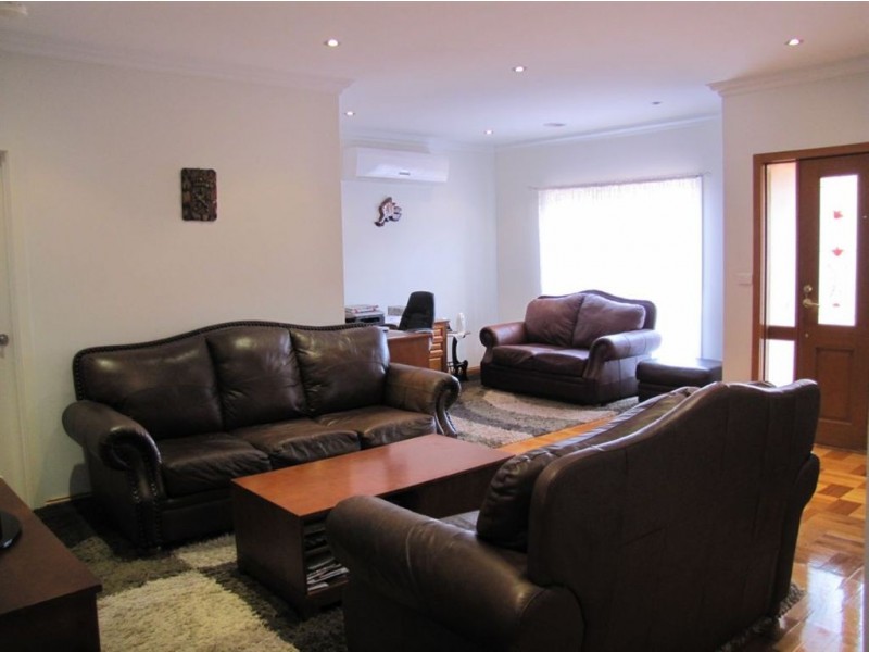 2/133 The Boulevard, Thomastown VIC 3074