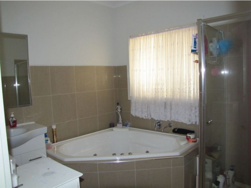 2/133 The Boulevard, Thomastown VIC 3074