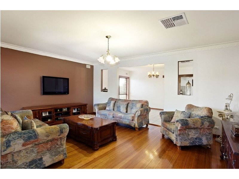 21 Alvarado Avenue, Thomastown VIC 3074