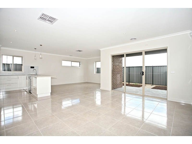 35 Gateshead Street, Craigieburn VIC 3064