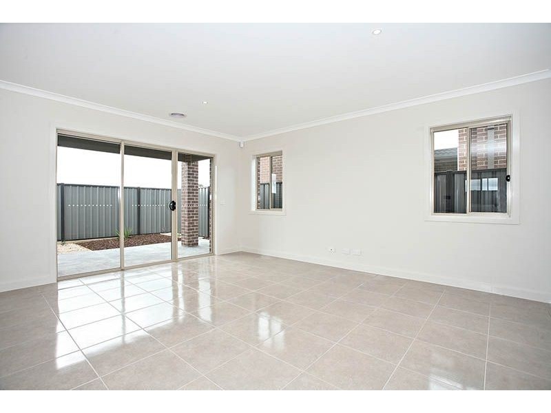 35 Gateshead Street, Craigieburn VIC 3064