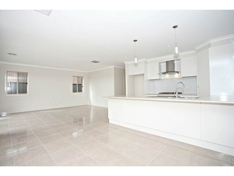35 Gateshead Street, Craigieburn VIC 3064