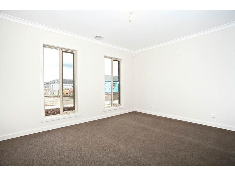35 Gateshead Street, Craigieburn VIC 3064