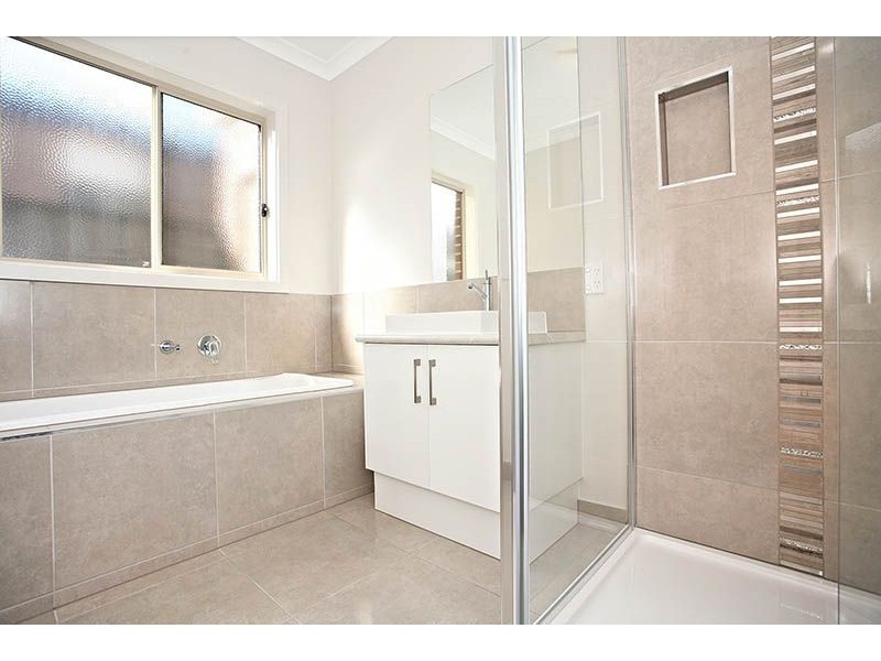 35 Gateshead Street, Craigieburn VIC 3064
