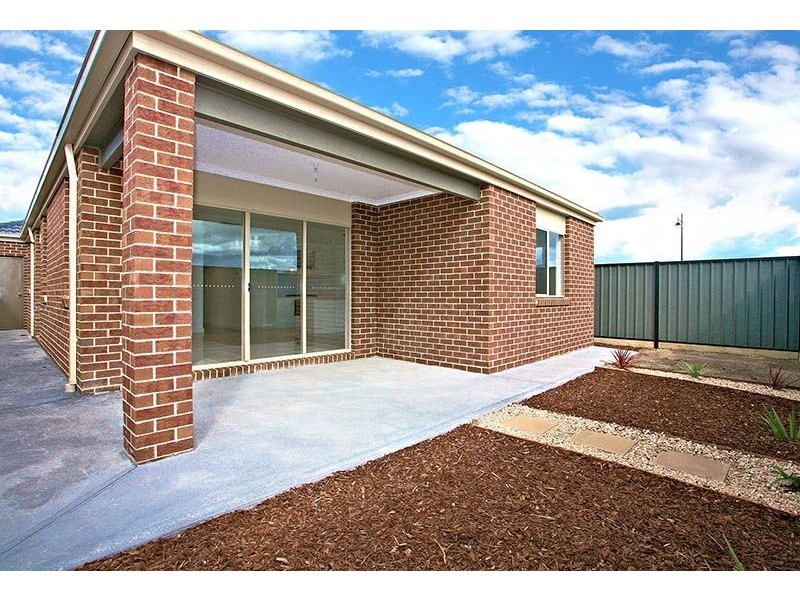 35 Gateshead Street, Craigieburn VIC 3064