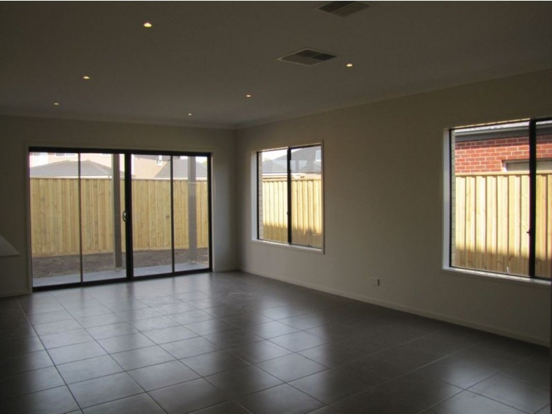 24 Grandstand Way, Epping VIC 3076