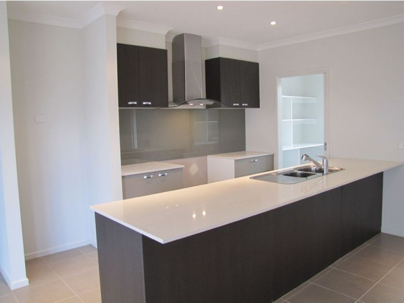 27 Pine Park Drive, Epping VIC 3076