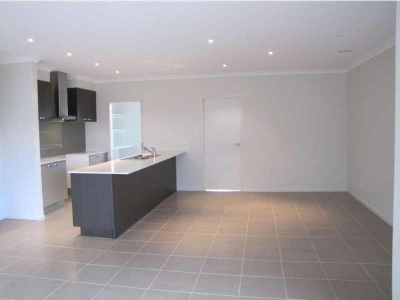 27 Pine Park Drive, Epping VIC 3076