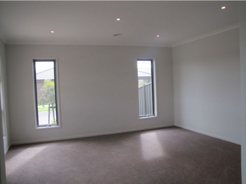 27 Pine Park Drive, Epping VIC 3076