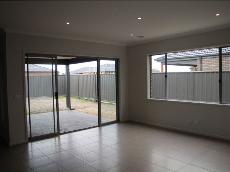 27 Pine Park Drive, Epping VIC 3076