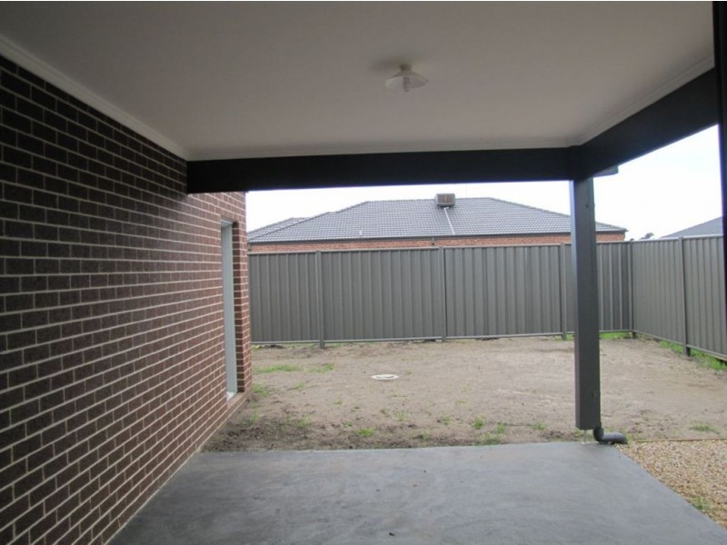 27 Pine Park Drive, Epping VIC 3076