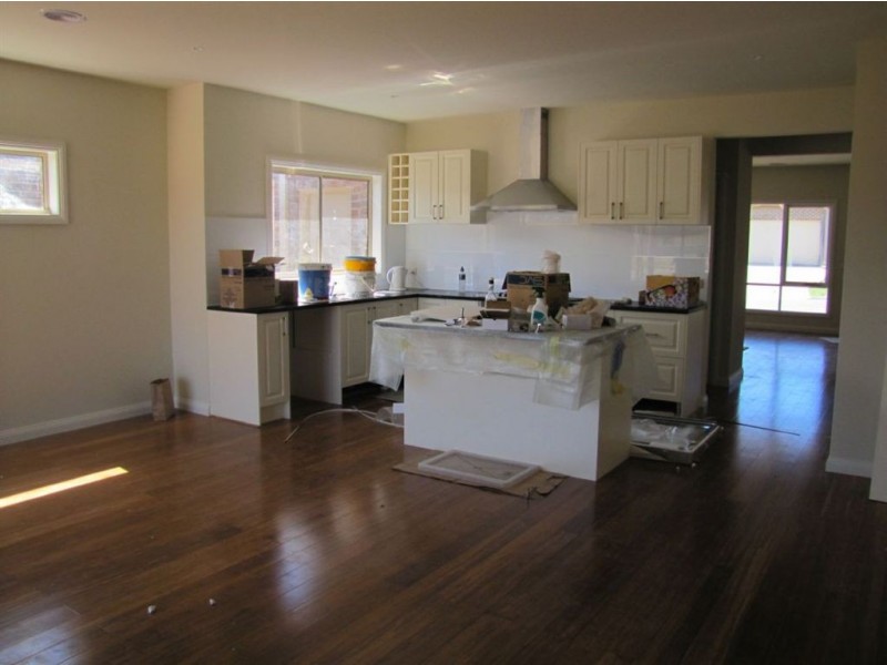 6 Peterborough Drive, Doreen VIC 3754