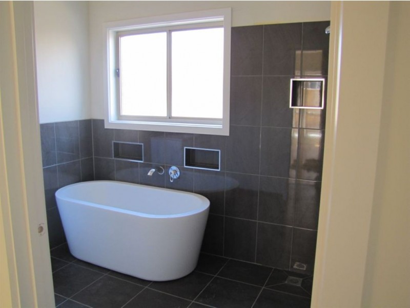 6 Peterborough Drive, Doreen VIC 3754