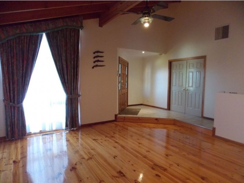 13 Gaze Place, Mill Park VIC 3082