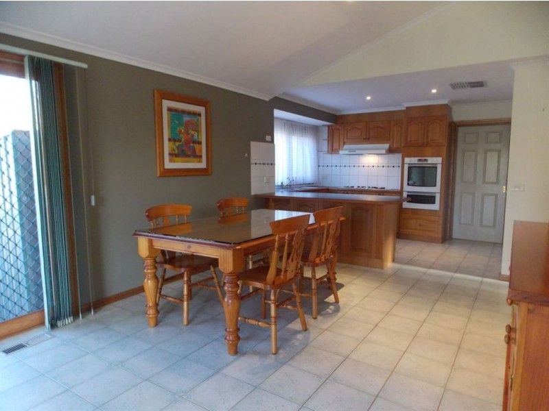 13 Gaze Place, Mill Park VIC 3082