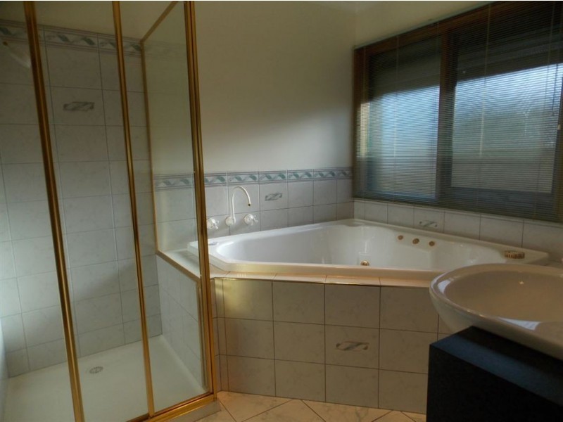 13 Gaze Place, Mill Park VIC 3082