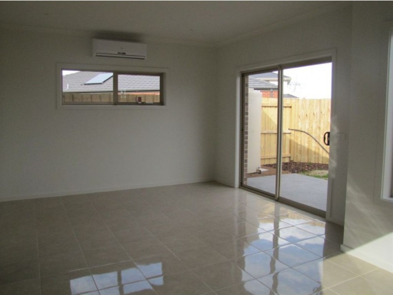 2/7 Rosamond Way, Epping VIC 3076