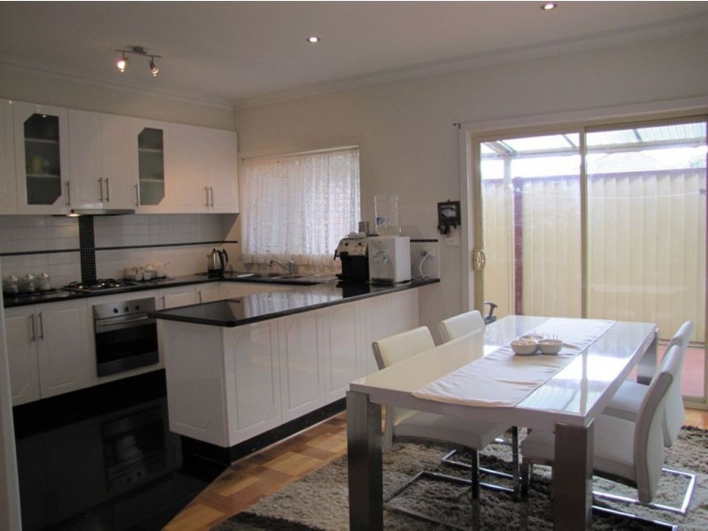 2/133 The Boulevard, Thomastown VIC 3074