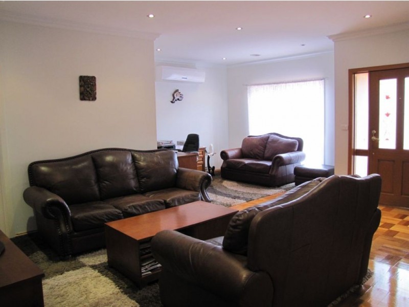 2/133 The Boulevard, Thomastown VIC 3074