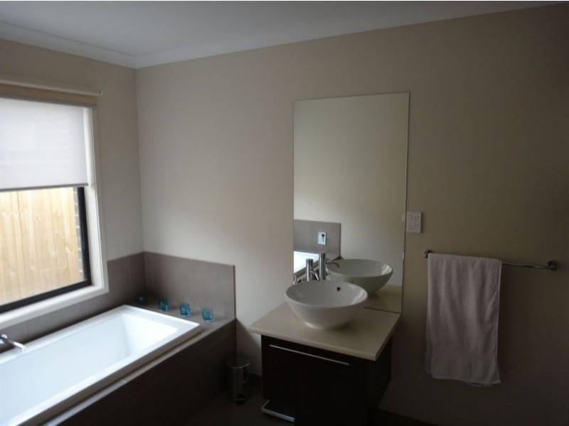 16 Altitude Drive, Doreen VIC 3754