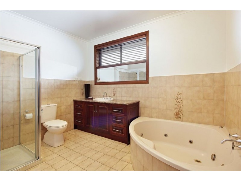 21 Alvarado Avenue, Thomastown VIC 3074