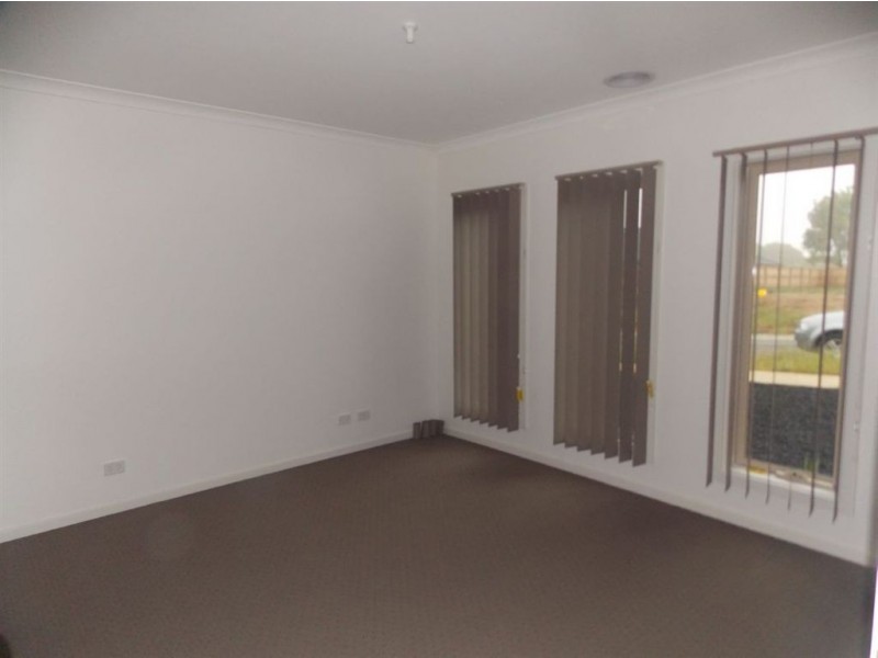 4 Piccadily Court, Doreen VIC 3754