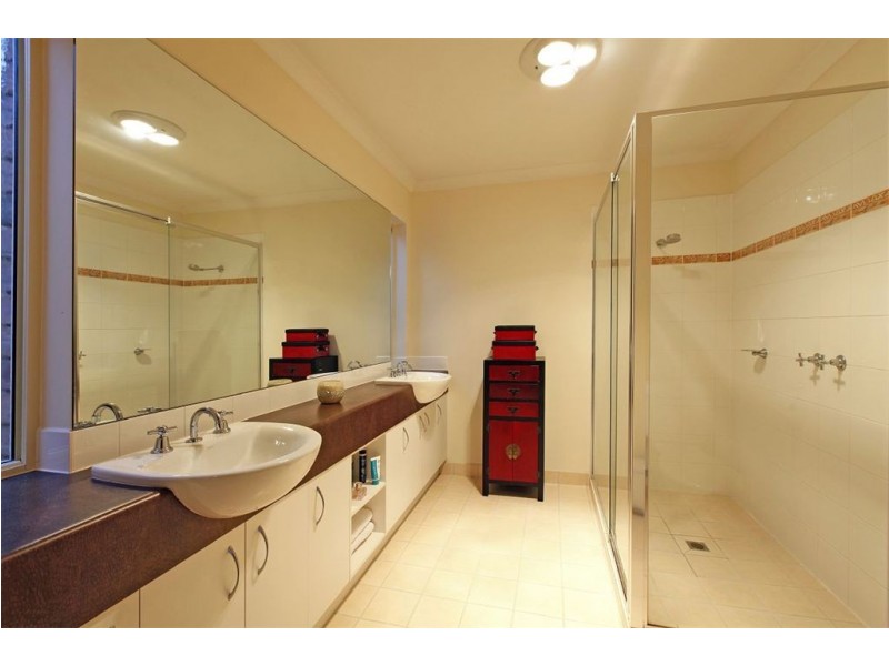 8 Elite Way, South Morang VIC 3752